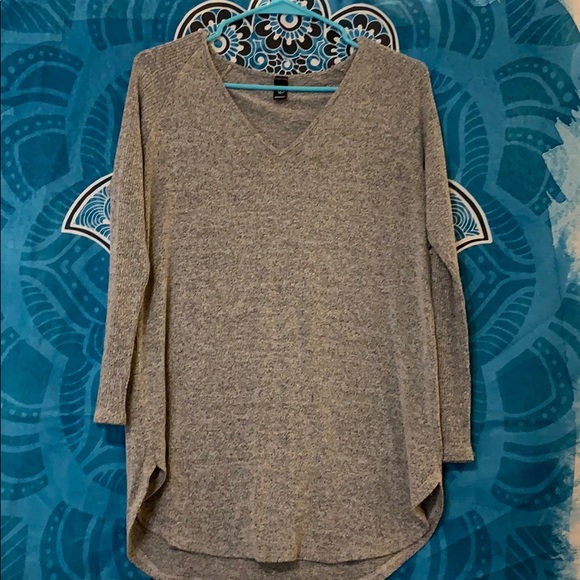 Windsor Tops - Long sleeve grey v neck.